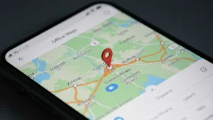 Ekran telefonu pokazujący Google Maps w trybie offline z mapą Polski i wskaźnikiem lokalizacji
