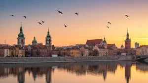 Panorama Starego Miasta w Warszawie z Wisłą, zabytek UNESCO w Polsce
