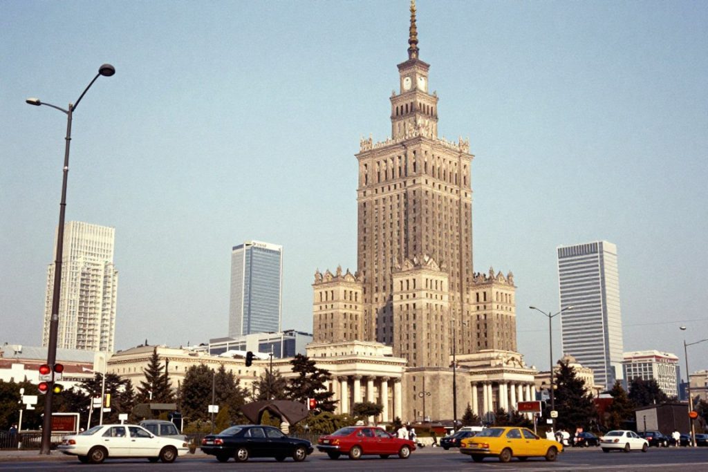 Hotel Marriott Warszawa w momencie otwarcia w 1989 roku